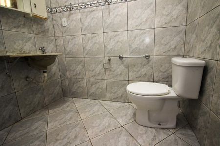 Casa para alugar com 370m², 3 quartos e 20 vagas Casa para alugar com 370m², 3 quartos e 20 vagasBanheiro 1