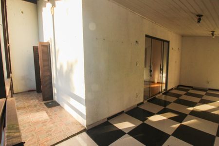 Casa para alugar com 370m², 3 quartos e 20 vagas Casa para alugar com 370m², 3 quartos e 20 vagasSacada da Sala 2