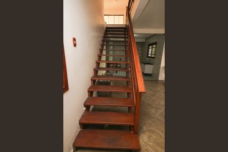 Casa para alugar com 370m², 3 quartos e 20 vagas Casa para alugar com 370m², 3 quartos e 20 vagasEscada