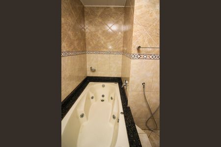 Casa para alugar com 370m², 3 quartos e 20 vagas Casa para alugar com 370m², 3 quartos e 20 vagasBanheiro da Suíte