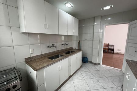 Casa à venda com 317m², 6 quartos e 2 vagas Casa à venda com 317m², 6 quartos e 2 vagasCozinha