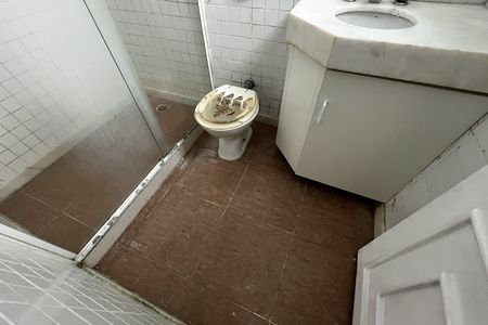 Casa à venda com 317m², 6 quartos e 2 vagas Casa à venda com 317m², 6 quartos e 2 vagasBanheiro Suíte 2