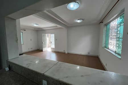 Casa à venda com 317m², 6 quartos e 2 vagas Casa à venda com 317m², 6 quartos e 2 vagasCozinha