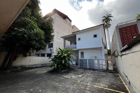 Casa à venda com 317m², 6 quartos e 2 vagas Casa à venda com 317m², 6 quartos e 2 vagasGaragem