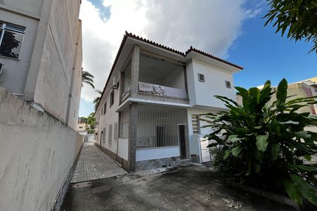 Casa à venda com 317m², 6 quartos e 2 vagas Casa à venda com 317m², 6 quartos e 2 vagasGaragem