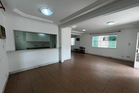 Casa à venda com 317m², 6 quartos e 2 vagas Casa à venda com 317m², 6 quartos e 2 vagasSala