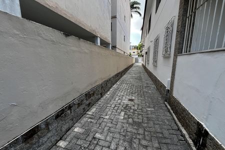 Casa à venda com 317m², 6 quartos e 2 vagas Casa à venda com 317m², 6 quartos e 2 vagasEntrada da garagem