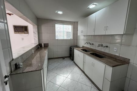 Casa à venda com 317m², 6 quartos e 2 vagas Casa à venda com 317m², 6 quartos e 2 vagasCozinha