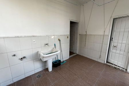 Casa à venda com 317m², 6 quartos e 2 vagas Casa à venda com 317m², 6 quartos e 2 vagasÁrea de Serviço