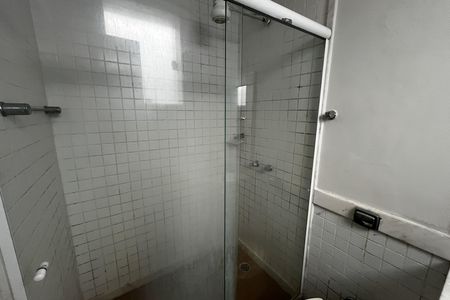 Casa à venda com 317m², 6 quartos e 2 vagas Casa à venda com 317m², 6 quartos e 2 vagasBanheiro Suíte 2