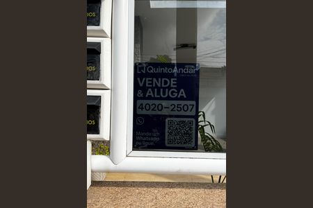Casa à venda com 317m², 6 quartos e 2 vagas Casa à venda com 317m², 6 quartos e 2 vagasPlaca