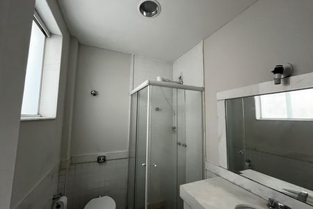 Casa à venda com 317m², 6 quartos e 2 vagas Casa à venda com 317m², 6 quartos e 2 vagasBanheiro Suíte 3