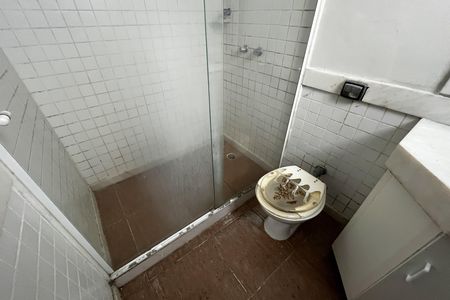 Casa à venda com 317m², 6 quartos e 2 vagas Casa à venda com 317m², 6 quartos e 2 vagasBanheiro Suíte 2