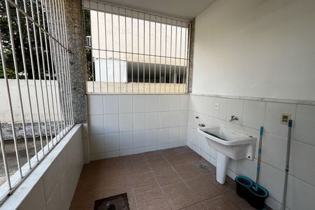 Casa à venda com 317m², 6 quartos e 2 vagas Casa à venda com 317m², 6 quartos e 2 vagasÁrea de Serviço