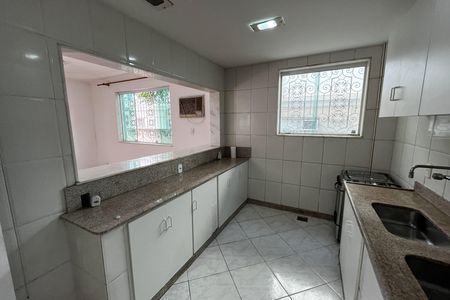 Casa à venda com 317m², 6 quartos e 2 vagas Casa à venda com 317m², 6 quartos e 2 vagasCozinha