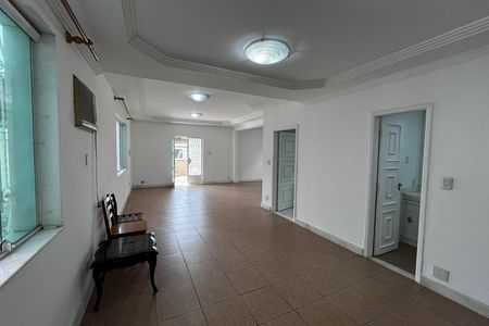 Casa à venda com 317m², 6 quartos e 2 vagas Casa à venda com 317m², 6 quartos e 2 vagasSala