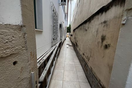 Casa à venda com 317m², 6 quartos e 2 vagas Casa à venda com 317m², 6 quartos e 2 vagasCorredor