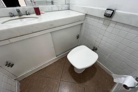 Casa à venda com 317m², 6 quartos e 2 vagas Casa à venda com 317m², 6 quartos e 2 vagasBanheiro Suíte 1