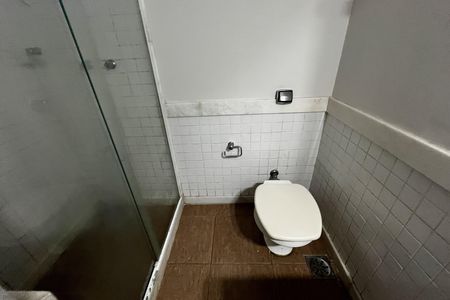 Casa à venda com 317m², 6 quartos e 2 vagas Casa à venda com 317m², 6 quartos e 2 vagasBanheiro Suíte 4