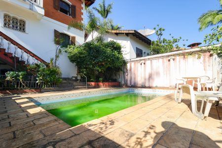 Casa para alugar com 350m², 6 quartos e 4 vagas Casa para alugar com 350m², 6 quartos e 4 vagasÁrea externa