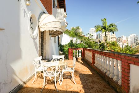 Casa para alugar com 350m², 6 quartos e 4 vagas Casa para alugar com 350m², 6 quartos e 4 vagasÁrea externa