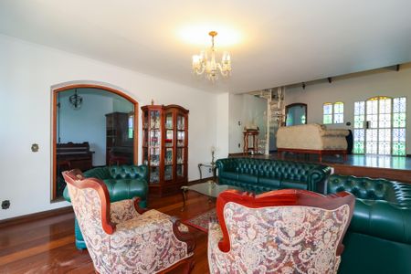 Casa para alugar com 350m², 6 quartos e 4 vagas Casa para alugar com 350m², 6 quartos e 4 vagasSala