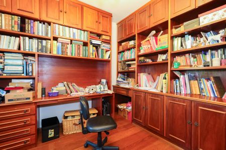 Casa para alugar com 350m², 6 quartos e 4 vagas Casa para alugar com 350m², 6 quartos e 4 vagasEscritorio