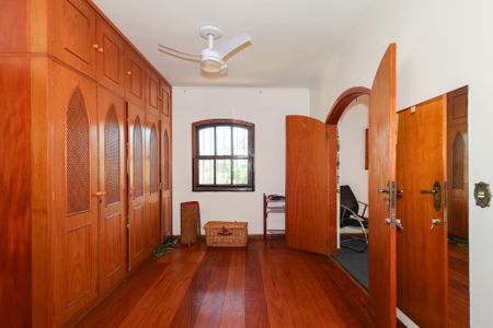 Casa para alugar com 350m², 6 quartos e 4 vagas Casa para alugar com 350m², 6 quartos e 4 vagasSuíte 3