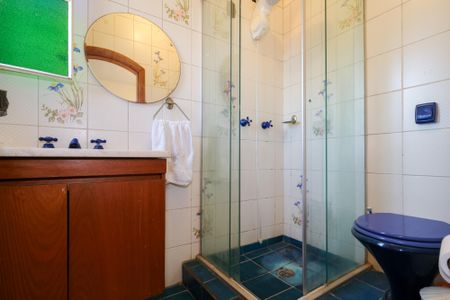 Casa para alugar com 350m², 6 quartos e 4 vagas Casa para alugar com 350m², 6 quartos e 4 vagasBanheiro da Suíte 2