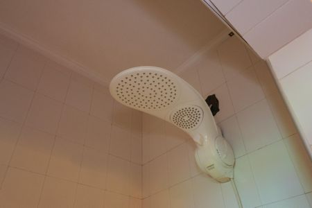 Casa para alugar com 350m², 6 quartos e 4 vagas Casa para alugar com 350m², 6 quartos e 4 vagasBanheiro da Suíte 1