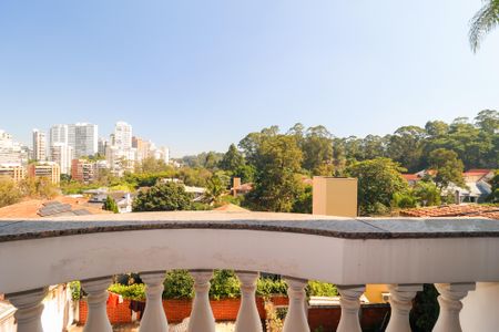 Casa para alugar com 350m², 6 quartos e 4 vagas Casa para alugar com 350m², 6 quartos e 4 vagasVista da Suíte 2