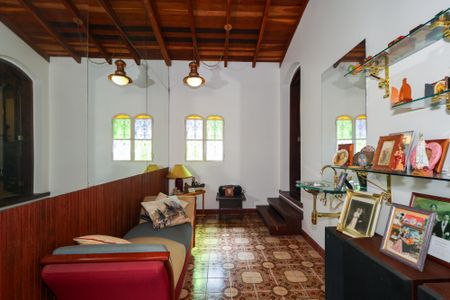 Casa para alugar com 350m², 6 quartos e 4 vagas Casa para alugar com 350m², 6 quartos e 4 vagasSala 3