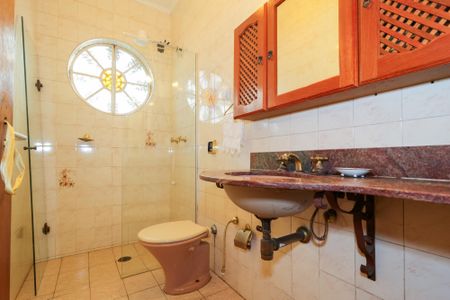 Casa para alugar com 350m², 6 quartos e 4 vagas Casa para alugar com 350m², 6 quartos e 4 vagasBanheiro da Suíte 4