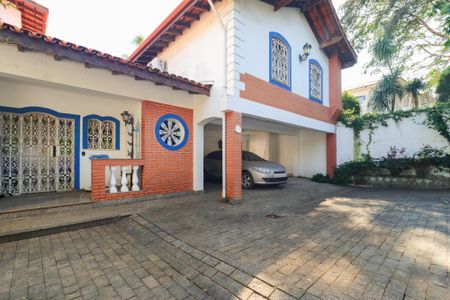 Casa para alugar com 350m², 6 quartos e 4 vagas Casa para alugar com 350m², 6 quartos e 4 vagasGaragem