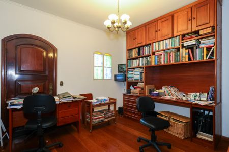 Casa para alugar com 350m², 6 quartos e 4 vagas Casa para alugar com 350m², 6 quartos e 4 vagasEscritorio