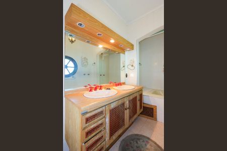 Casa para alugar com 350m², 6 quartos e 4 vagas Casa para alugar com 350m², 6 quartos e 4 vagasBanheiro da Suíte 1