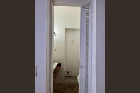 Casa à venda com 293m², 6 quartos e sem vaga Casa à venda com 293m², 6 quartos e sem vagaLavabo