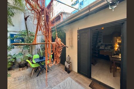 Casa à venda com 293m², 6 quartos e sem vaga Casa à venda com 293m², 6 quartos e sem vagaHalll