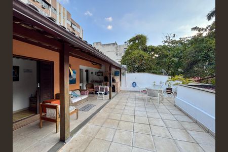Casa à venda com 293m², 6 quartos e sem vaga Casa à venda com 293m², 6 quartos e sem vagaCobertura