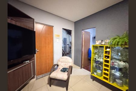 Casa à venda com 80m², 4 quartos e 2 vagasSala