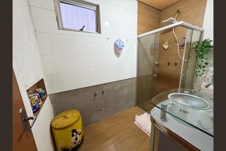 Casa à venda com 80m², 4 quartos e 2 vagasBanheiro Social