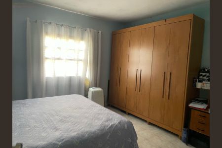 Casa à venda com 240m², 3 quartos e 4 vagas Casa à venda com 240m², 3 quartos e 4 vagasQuarto