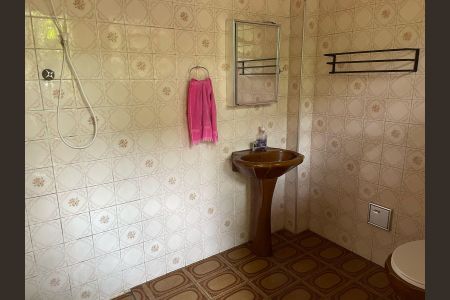 Casa à venda com 240m², 3 quartos e 4 vagas Casa à venda com 240m², 3 quartos e 4 vagasBanheiro