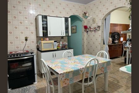 Casa à venda com 240m², 3 quartos e 4 vagas Casa à venda com 240m², 3 quartos e 4 vagasCozinha