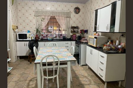 Casa à venda com 240m², 3 quartos e 4 vagas Casa à venda com 240m², 3 quartos e 4 vagasCozinha