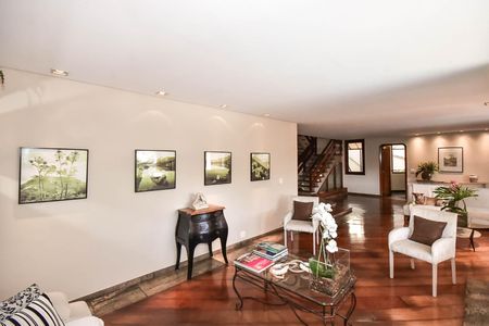 Casa à venda com 518m², 5 quartos e 4 vagasSala