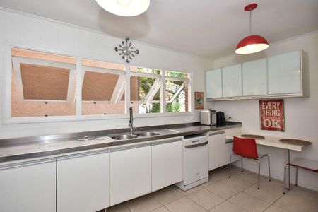 Casa à venda com 518m², 5 quartos e 4 vagasCozinha