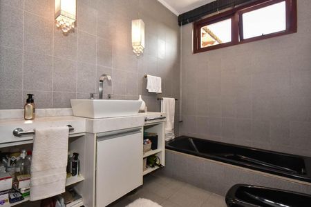 Casa à venda com 518m², 5 quartos e 4 vagasBanheiro Suíte 2