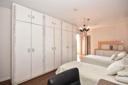 Casa à venda com 518m², 5 quartos e 4 vagasSuíte 1