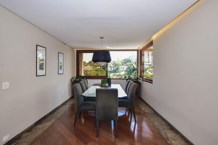 Casa à venda com 518m², 5 quartos e 4 vagasSala de Jantar